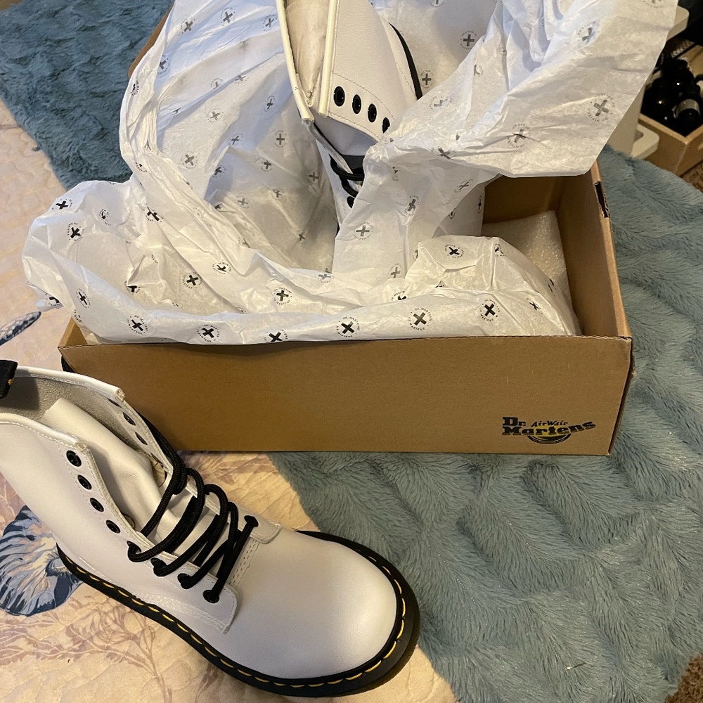 Dr Martens Womens Boots (NWT)